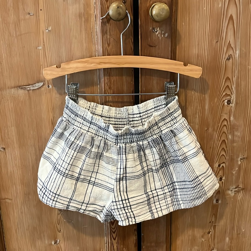 Vignette size 7Y cream and navy gauze shorts.